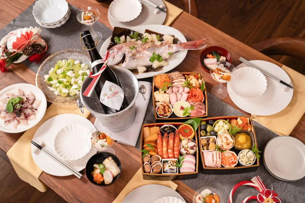Byakko_Promotion_Newyear_Bottle+food_2511.webp